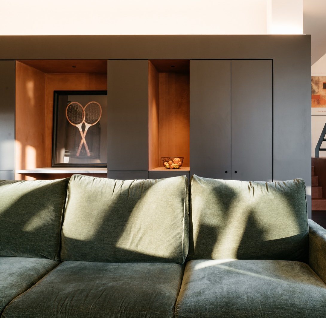 R3architetti - La parete attrezzata diventa il fondale...