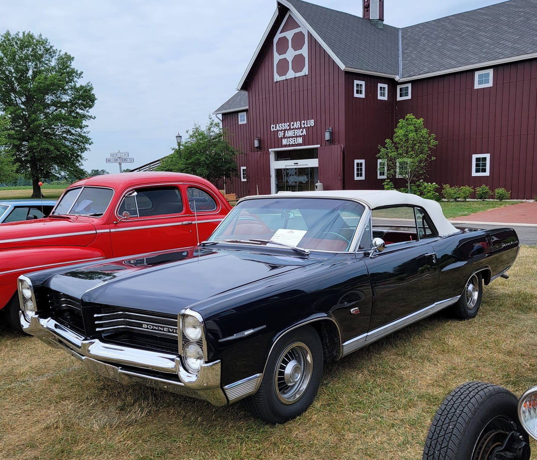 1966 PONTIAC BONNEVILLE HARDTOP ..THE AD I TOOK THIS PIC FROM SAID