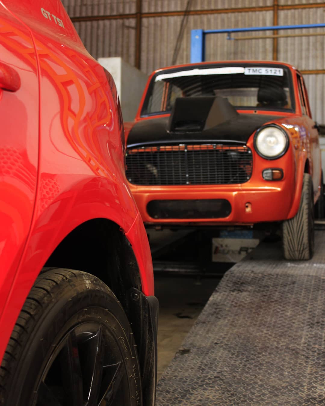 Code6 Chennai - Chalk & Cheese!! Carb vs EFI Manual vs DSG FWD vs RWD ...