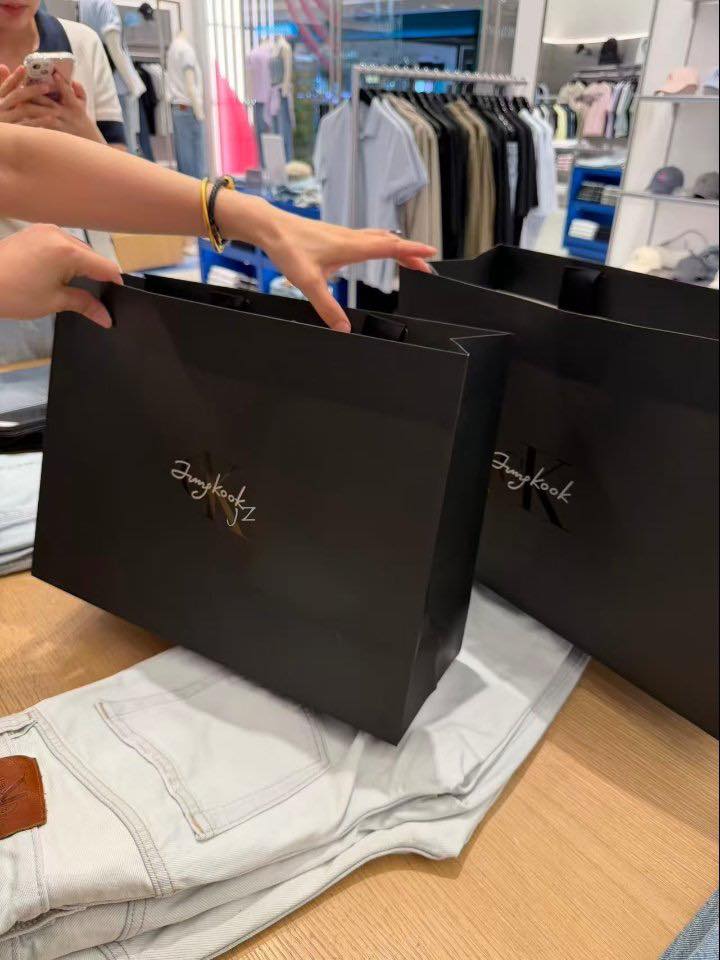 🥰La bolsa de compras negra y la bolsa tote con el nombre de