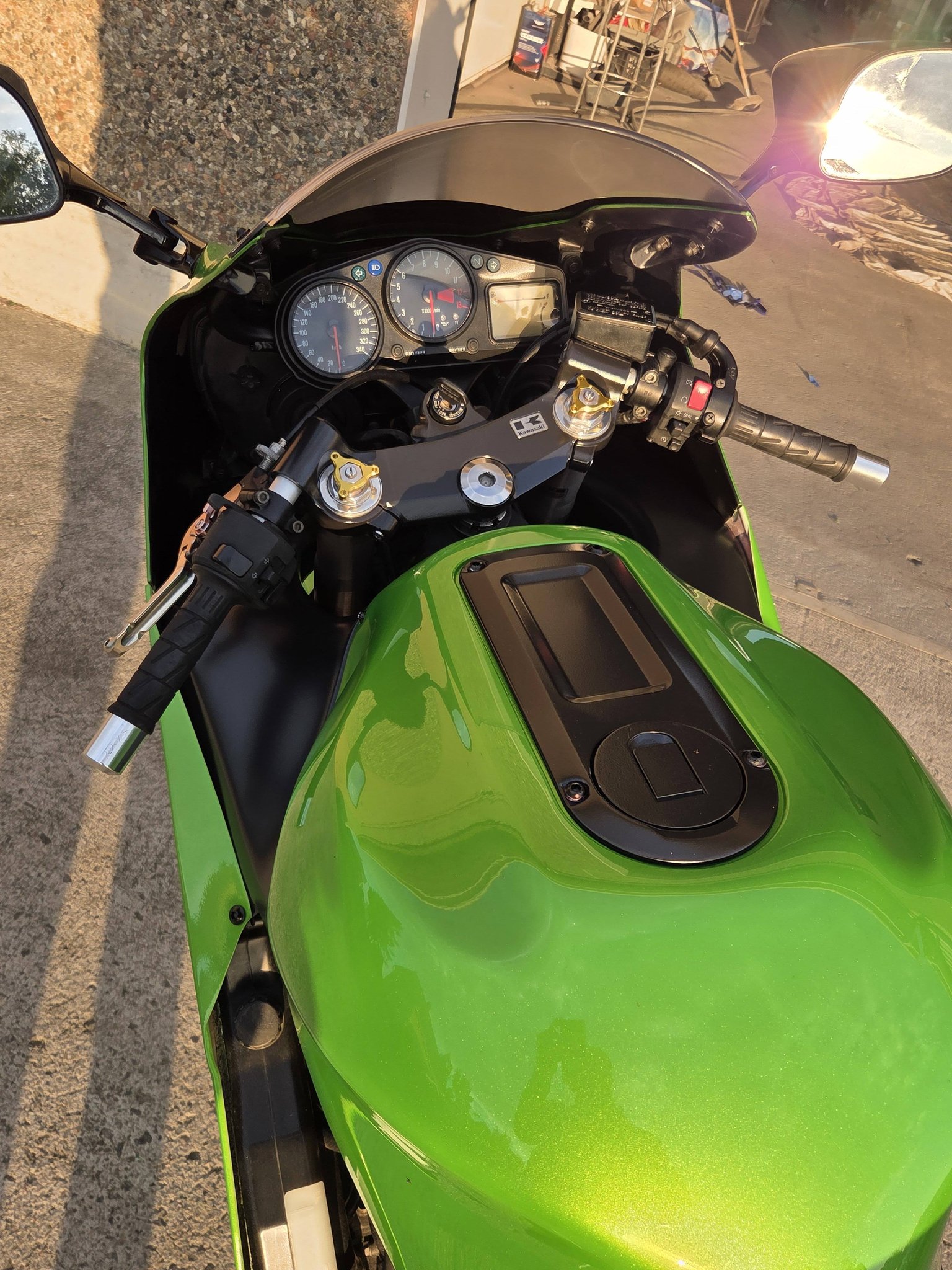 Kawasaki Ninja ZX-12R Custom Build.