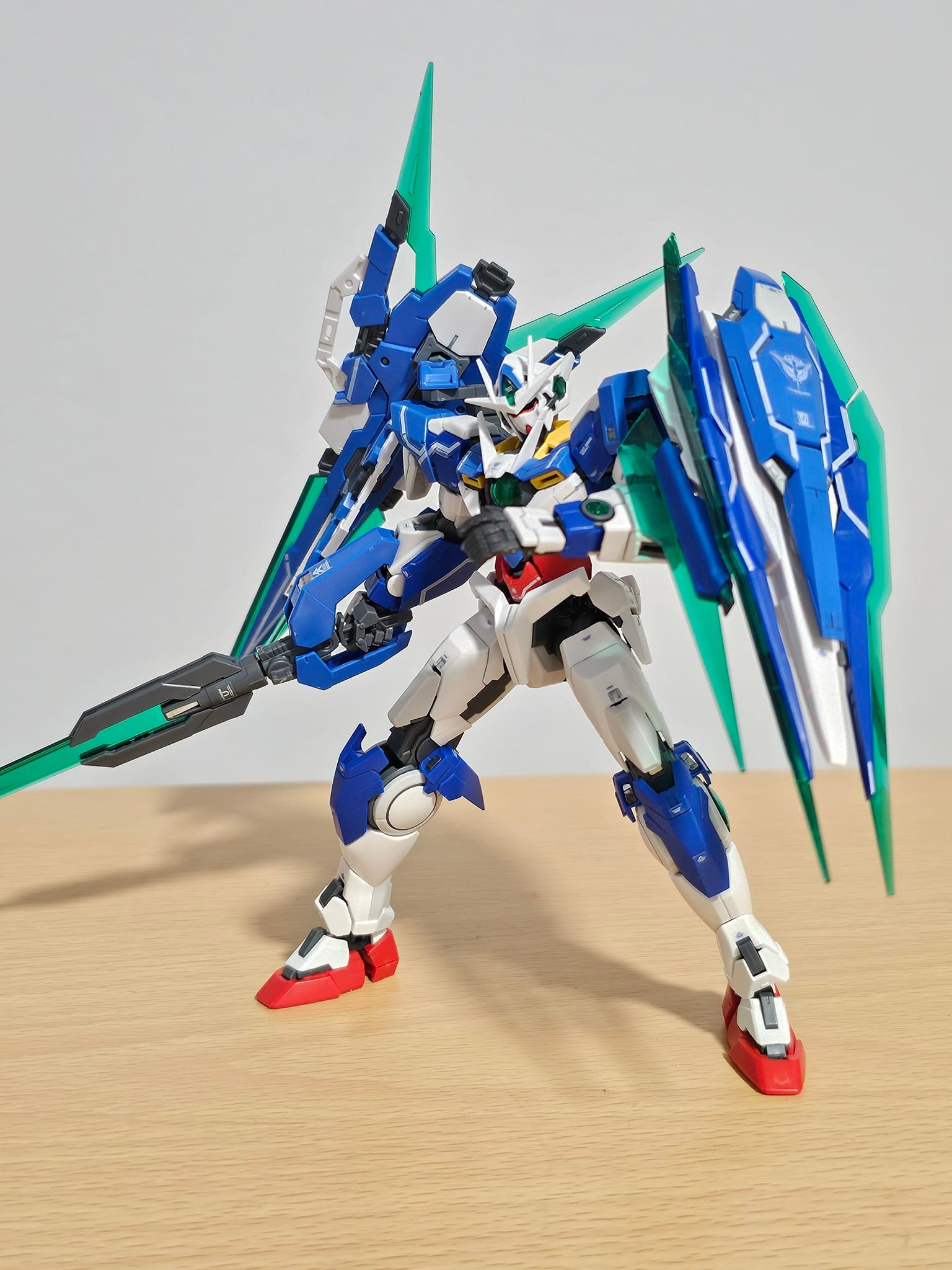 RG Gundam 00 Qan T Full Saber