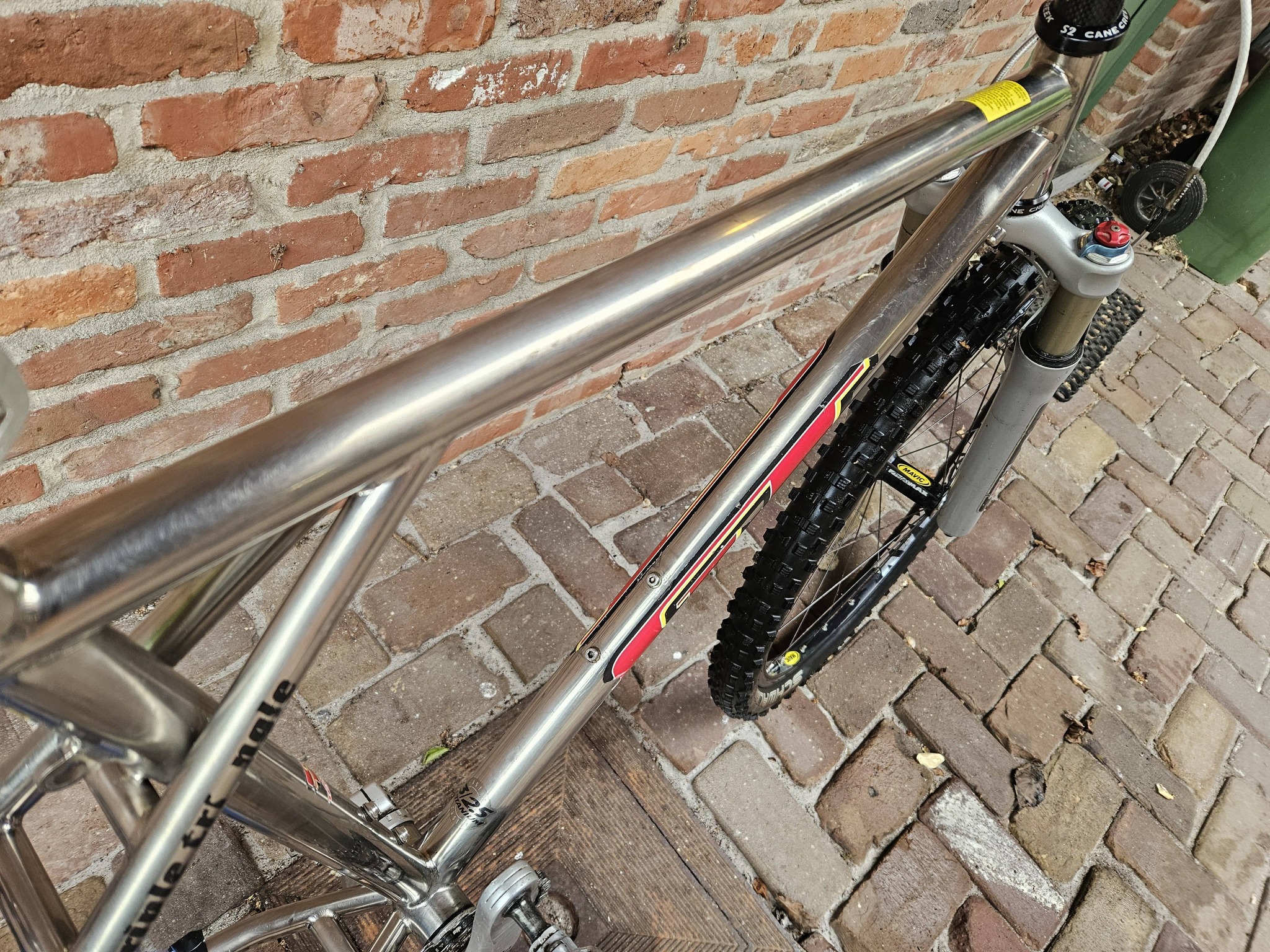 Restomod OG GT Xizang titanium mountain bike with modern 1x11