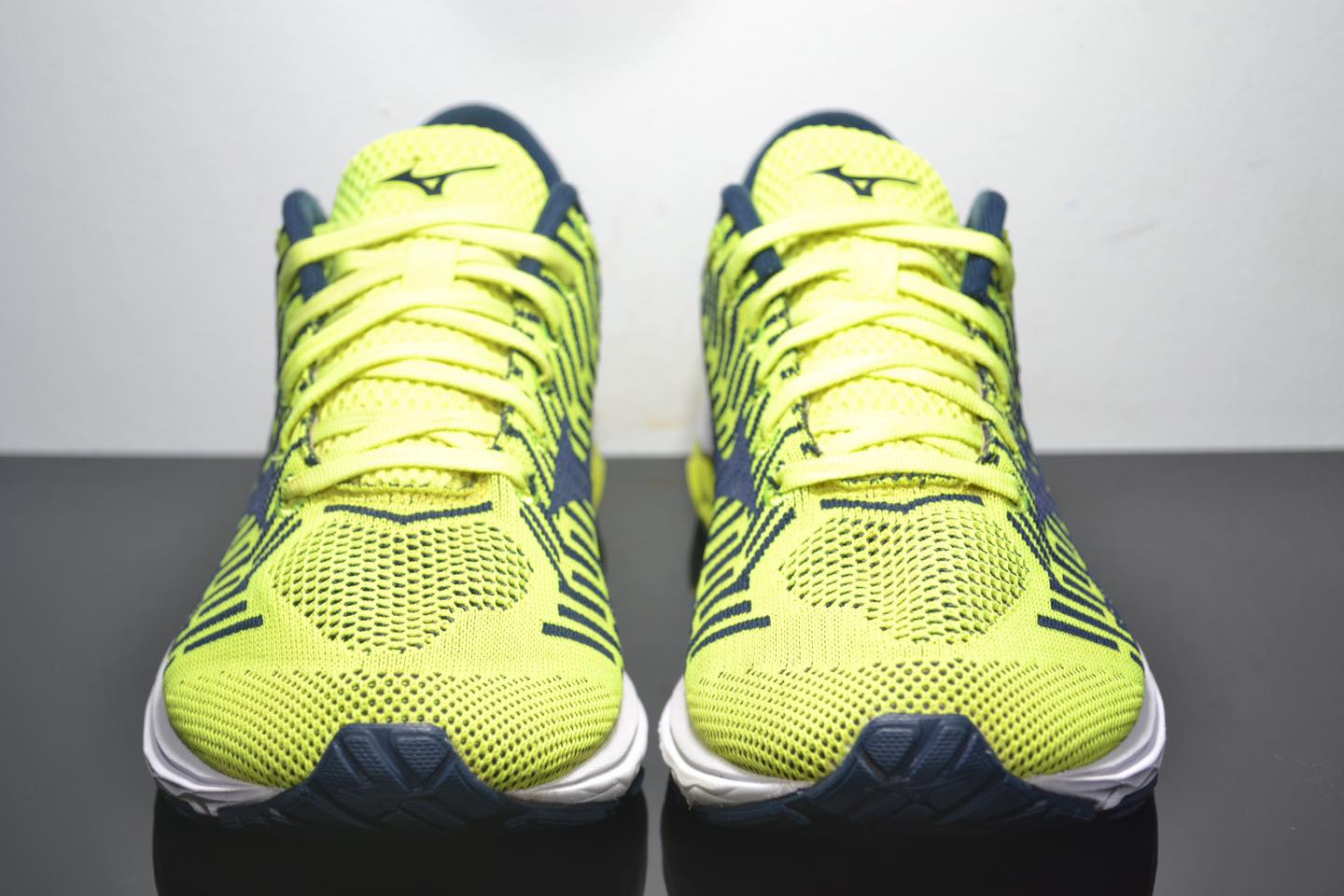 MIZUNO WAVE KNIT R2 ไซท์ 44 - 28.5 cm. สภาพใหม่ ผ้านิต สีสวย เขียว ...
