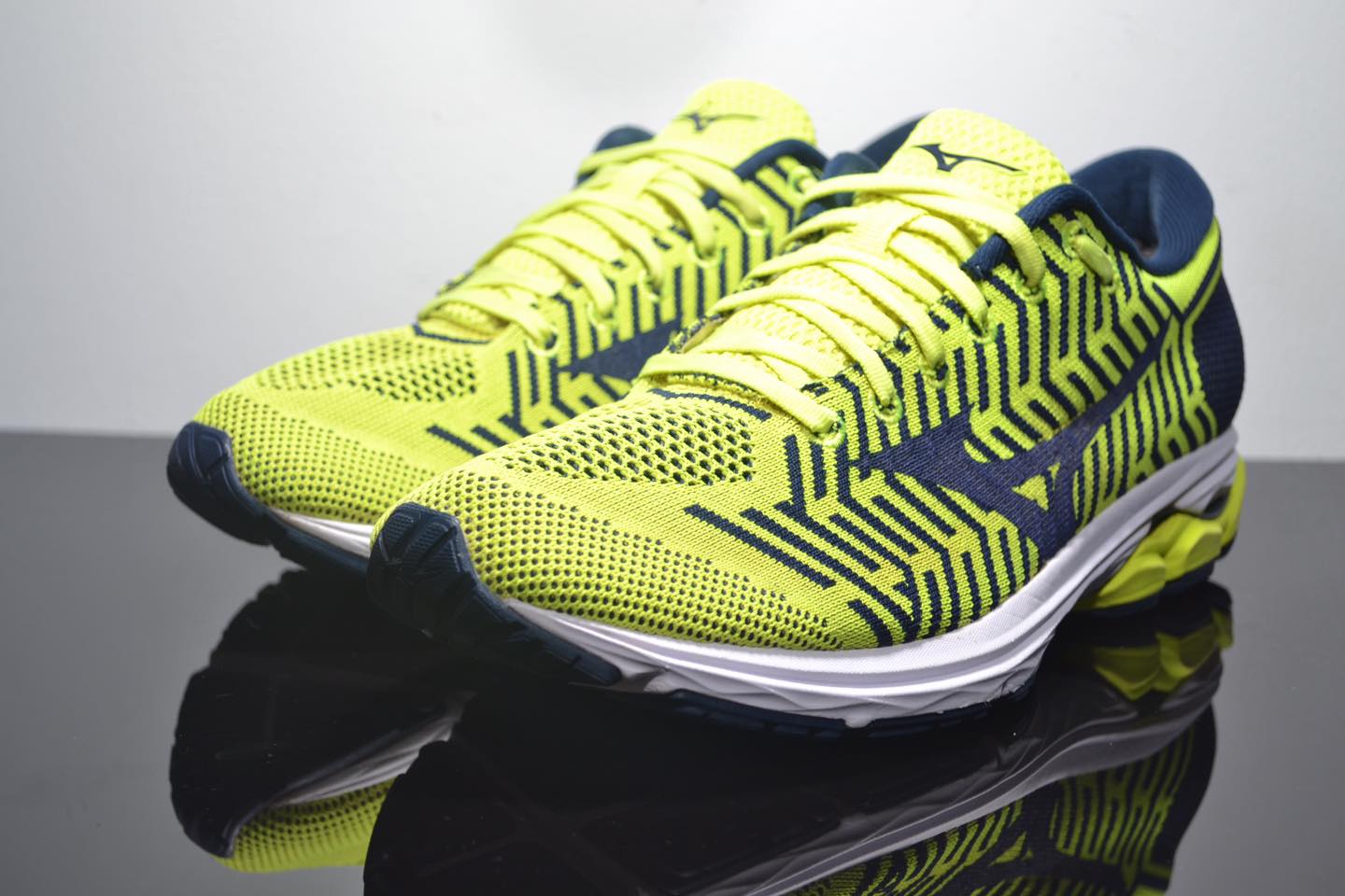 MIZUNO WAVE KNIT R2 ไซท์ 44 - 28.5 cm. สภาพใหม่ ผ้านิต สีสวย เขียว ...