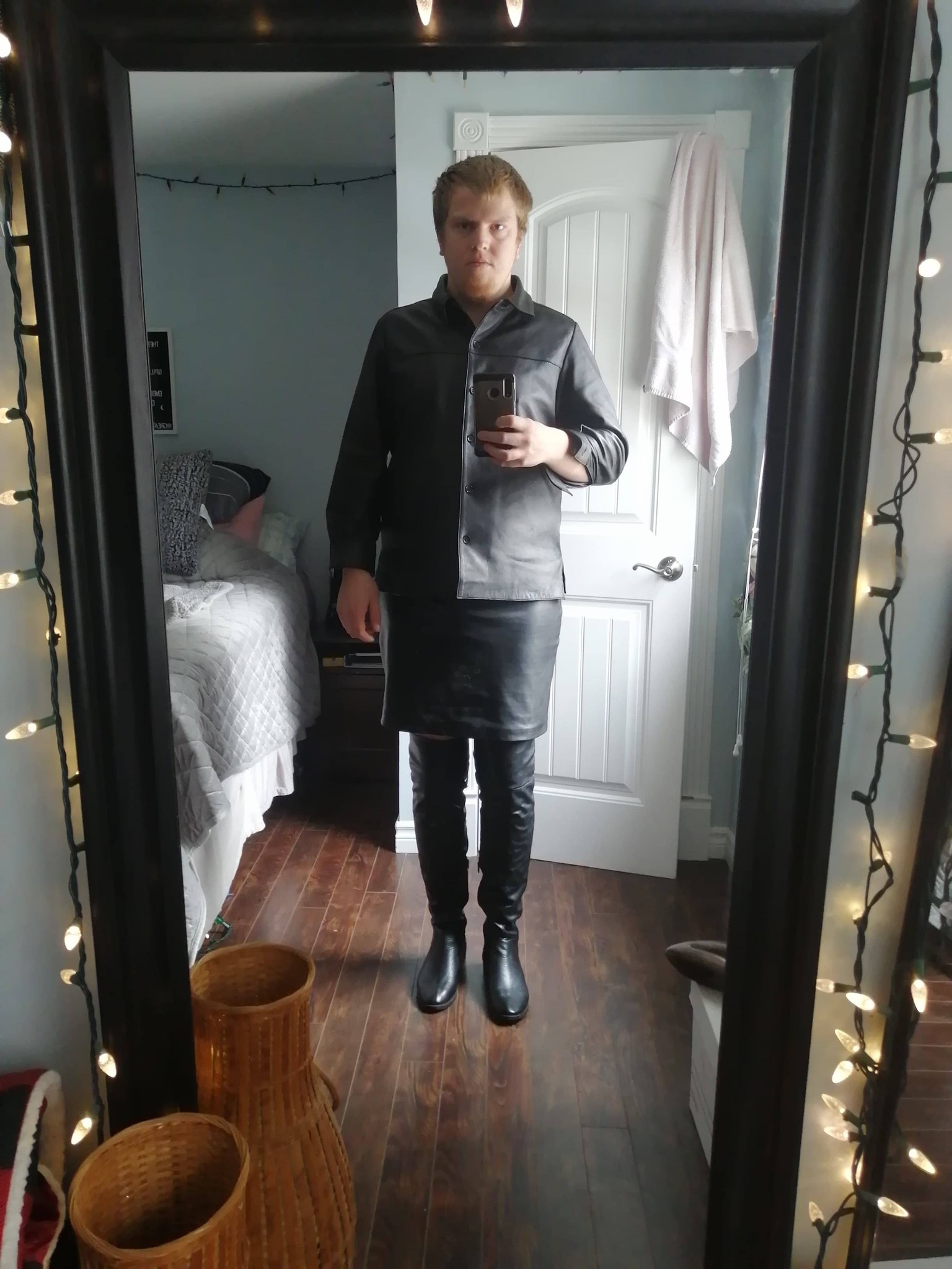 i dressed myself in leather Hello beautiful people! Just wanted to introduce myself! love being its my second skin! I do enjoy creating this wonderful edgy alt styles! 😊 Always looking to make YGroup_spencer