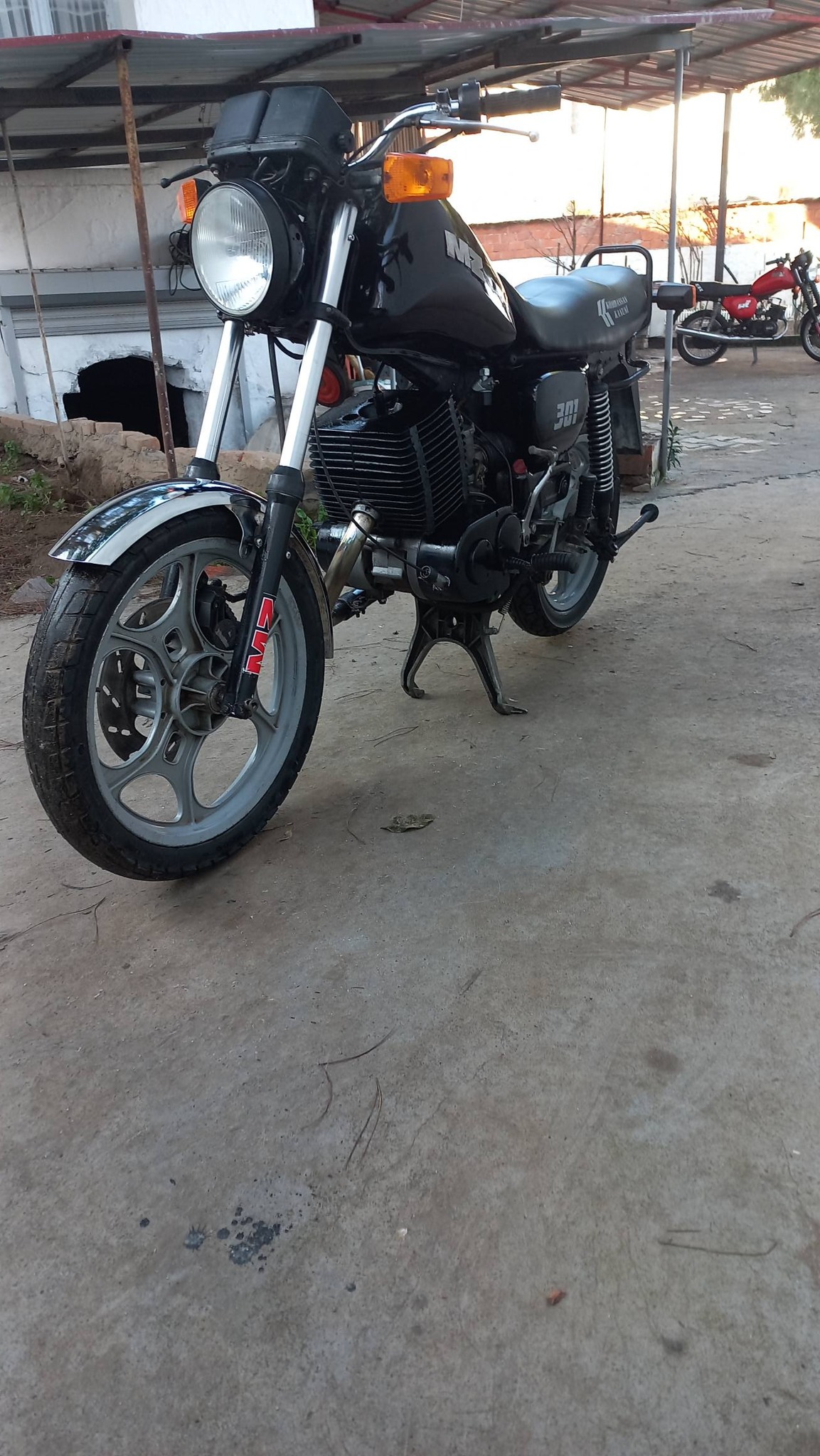 TAKASLIK MZ MOTORSIKLET 1996 model evrakli 1400 tl vize borcu var