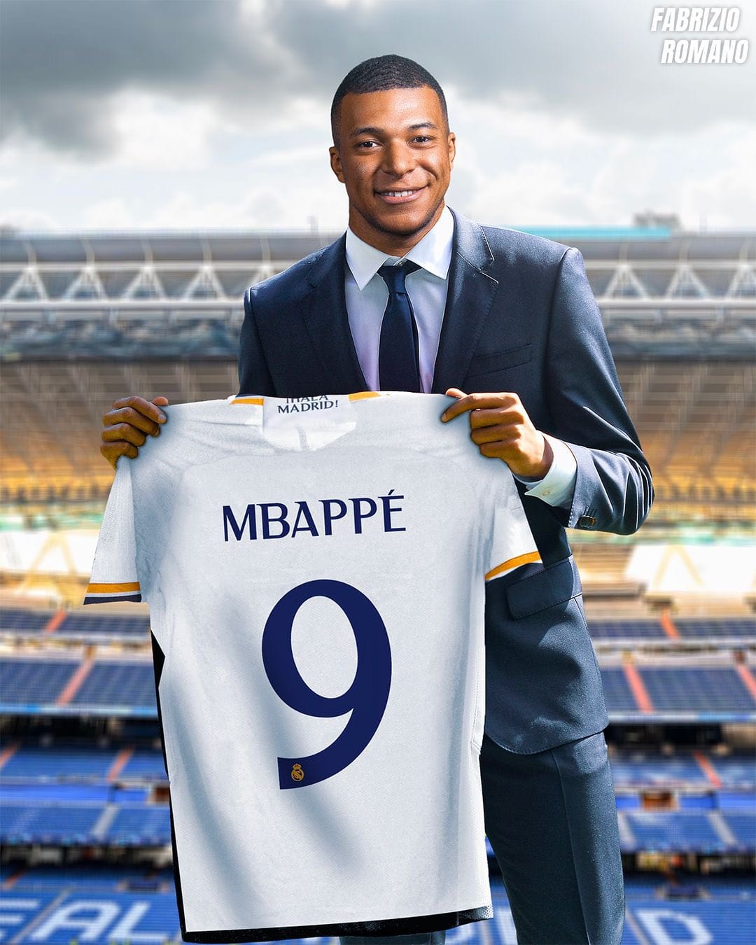 ⚪️👕 Kylian Mbappé with Real Madrid president Florentino Pérez