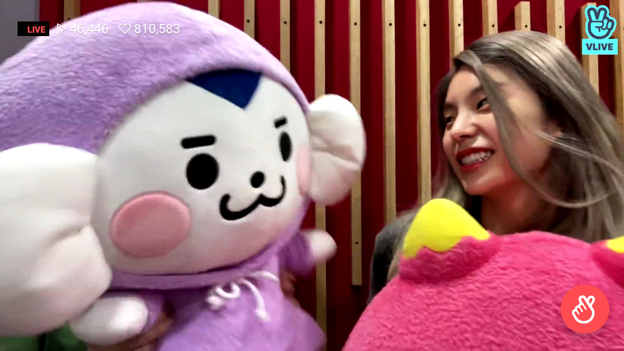 Yeji and Ryujin with WDZY tuk and hett are currently live on vlive 