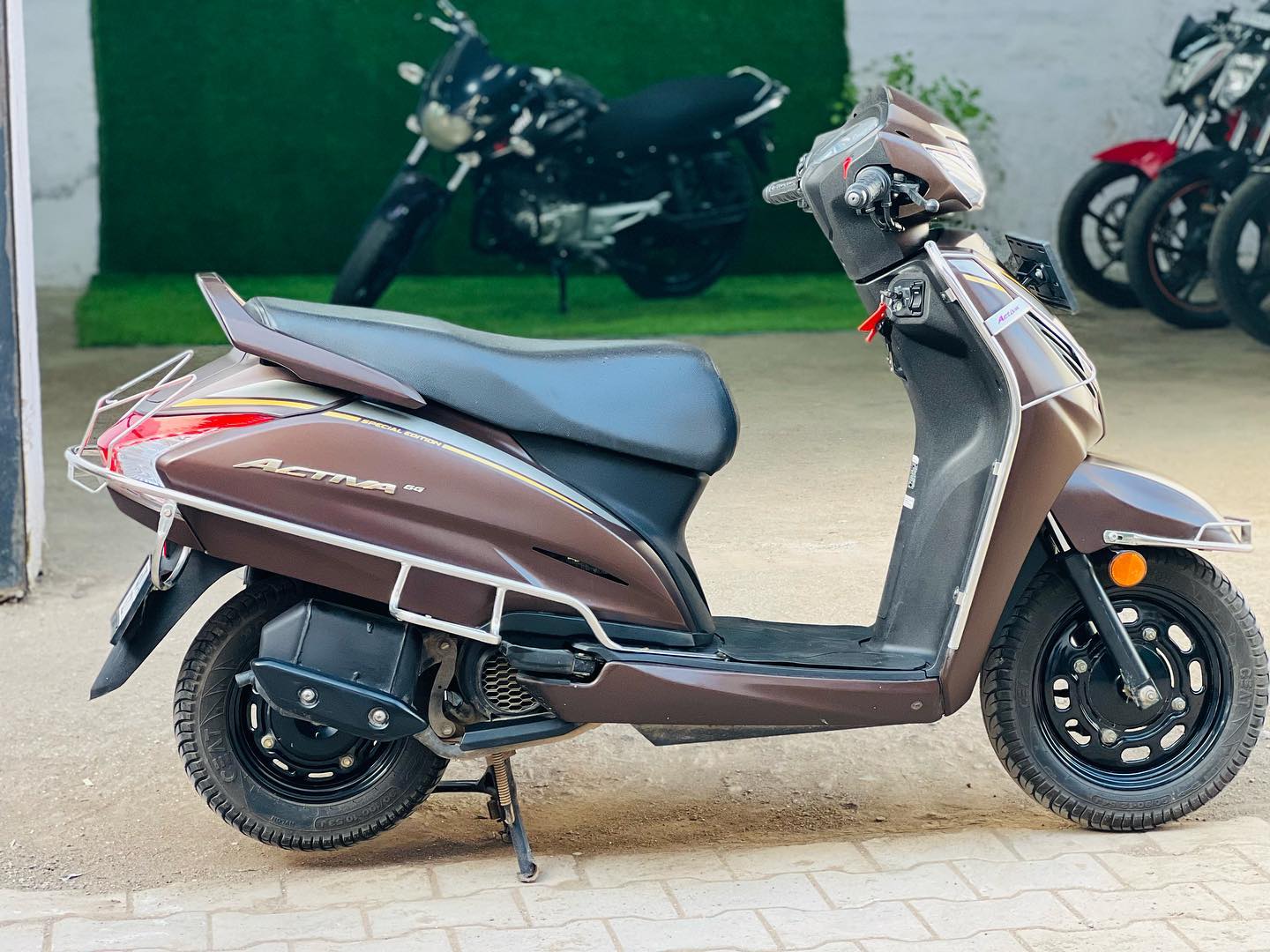 AVAILABLE ) 💳 *Reg.No. :- GJ04DQ 🏭 *Make :- HONDA 🚘 *Model