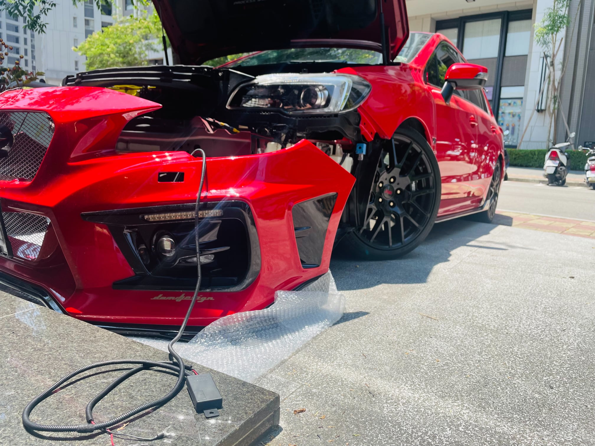 透中晝🔥熱 拆拆保桿，巡檢以及整理線路... DAMD... - 昶鋒國際 汽車部品 - Modify．Upgrade