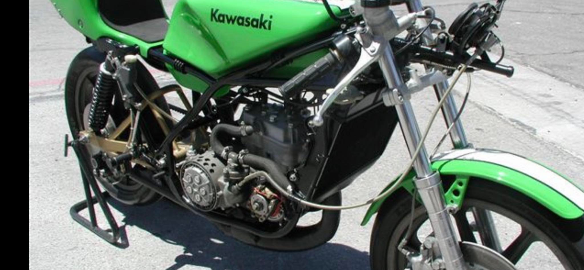 Kawasaki 900 Double Overhead Camshaft 70