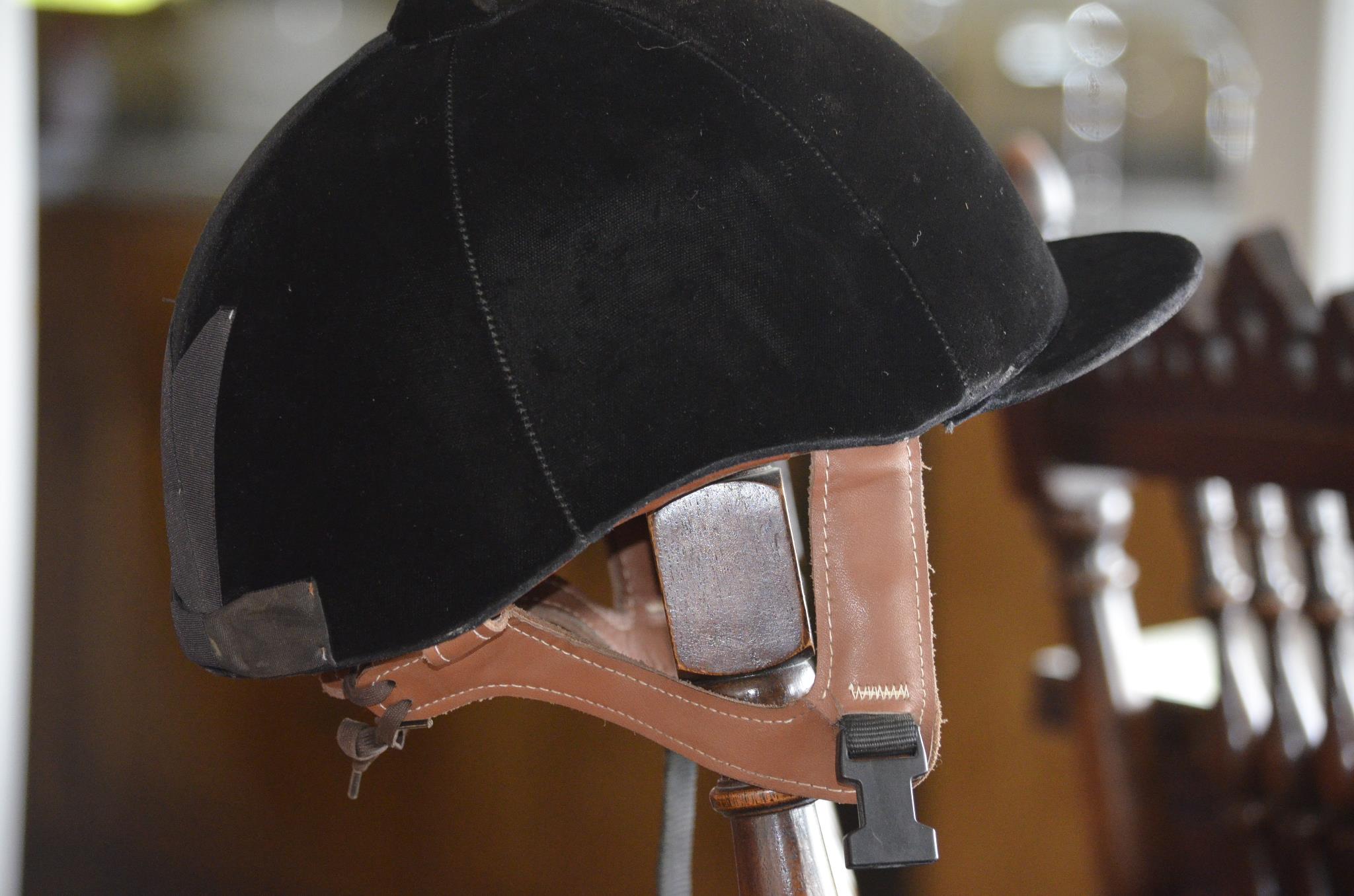 This Stetson size 7 felt fedora hat has a lot of wear and is 