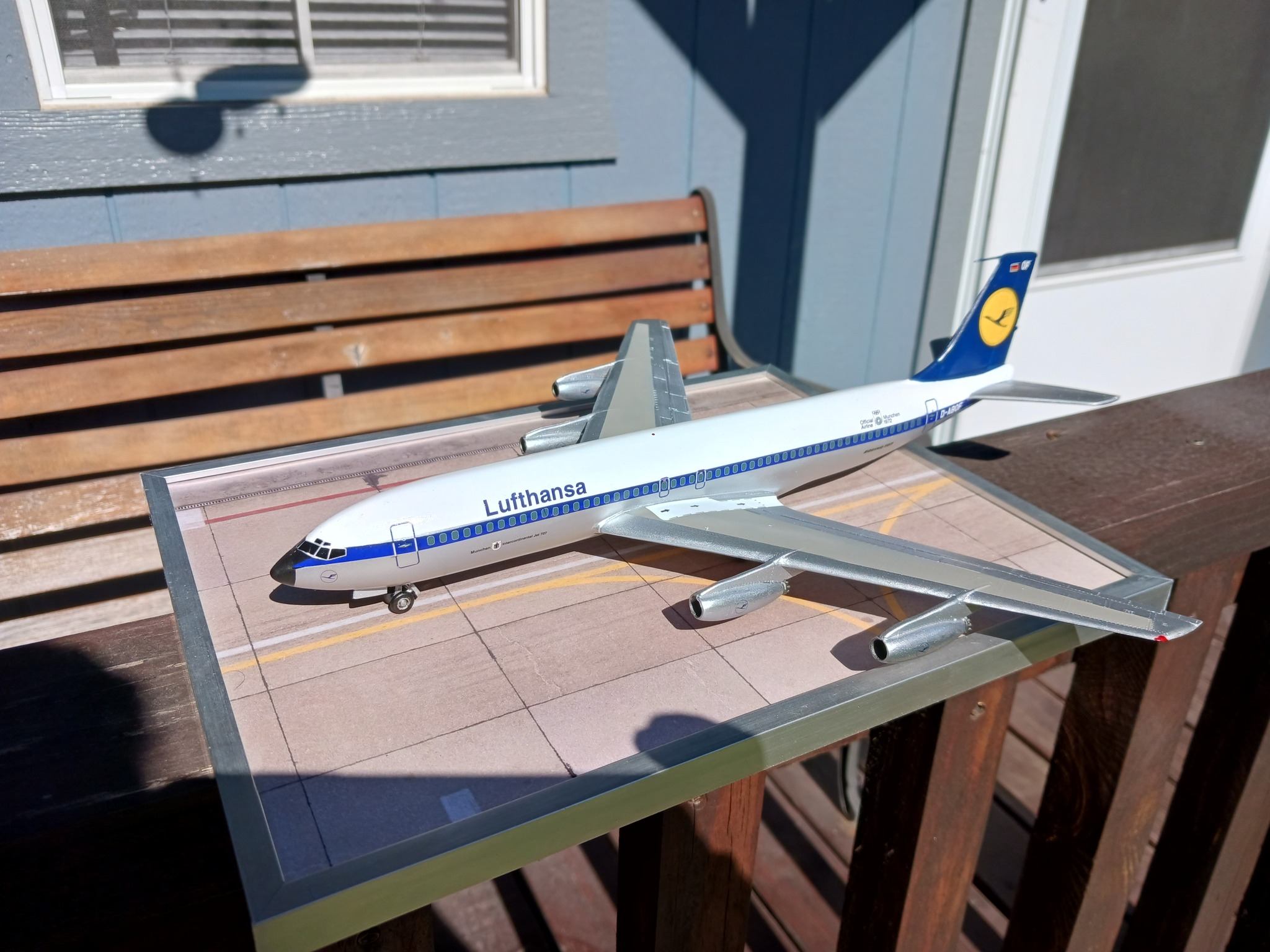 Atlantis Boeing 707 finished as a Lufthansa jet with Draw Decals