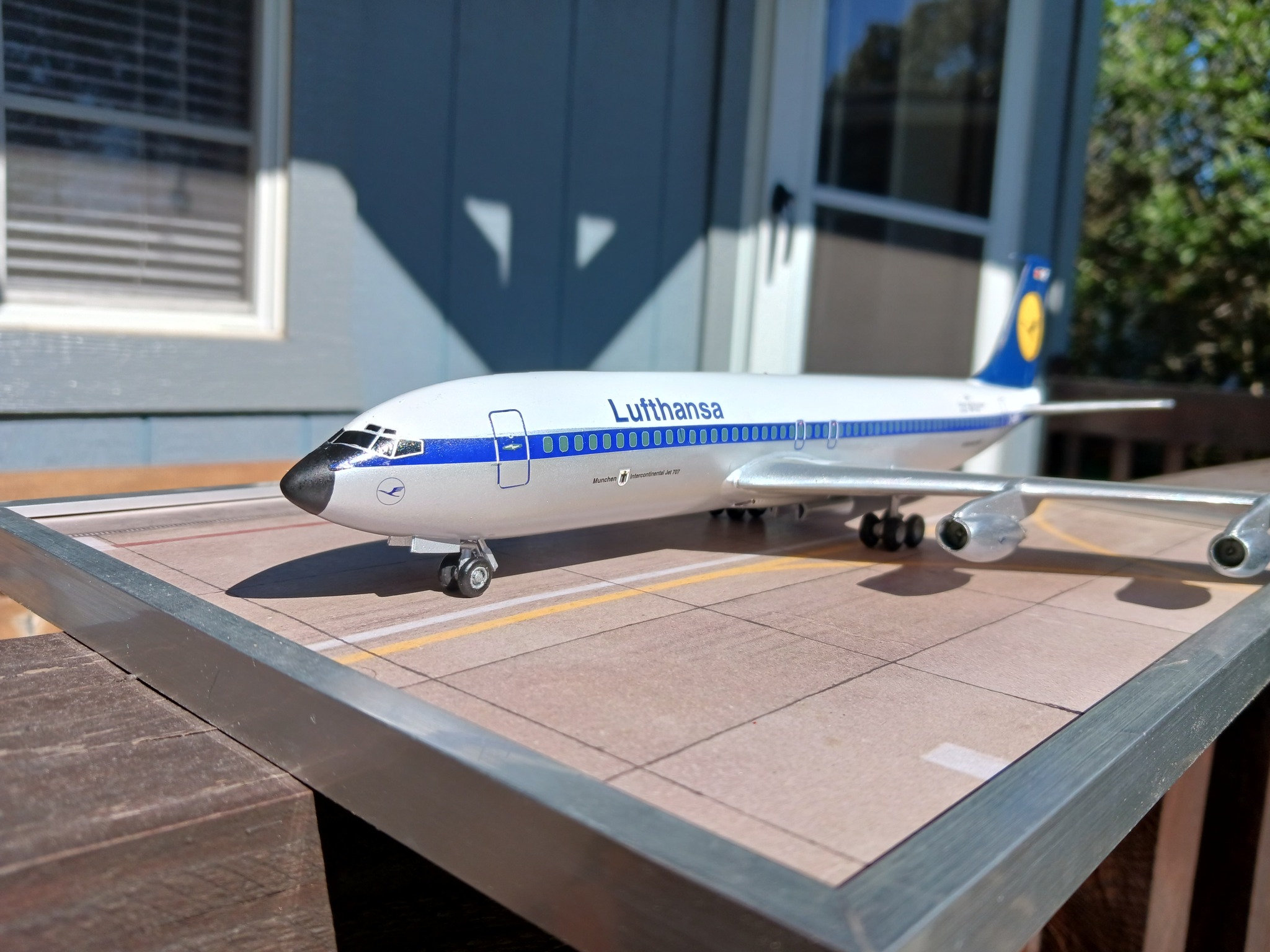 Atlantis Boeing 707 finished as a Lufthansa jet with Draw Decals