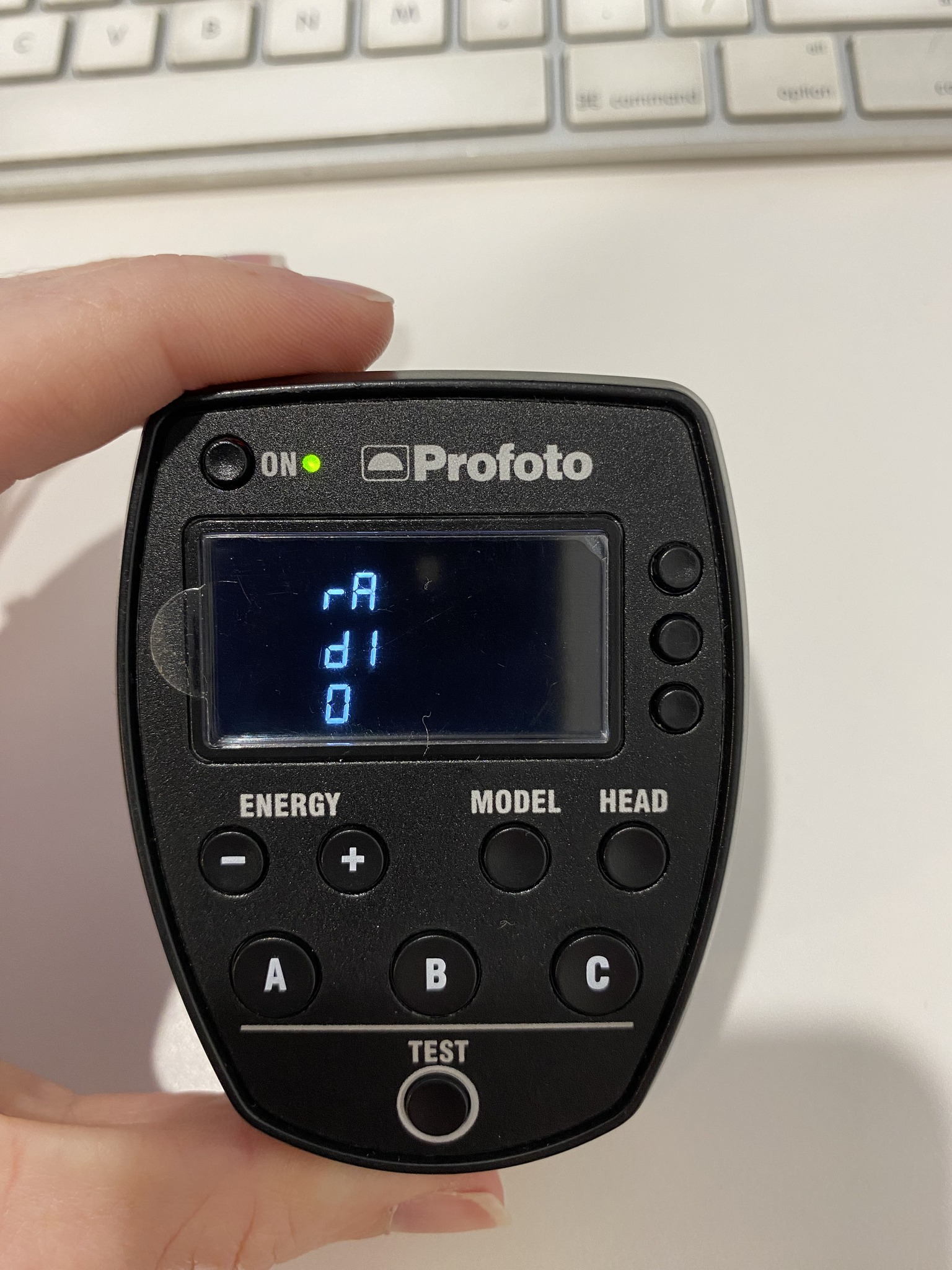 Air remote TTL-C stuck in hotshoe, won't release