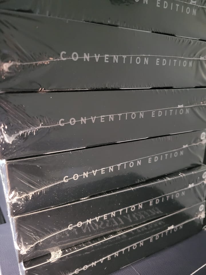 convention edition booster box Mystery Pack (Convention 2021) reprintov z mnohch predchdzajcich edci v ich pvodnej vizulnej podobe Magic the Gathering: Mystery Booster