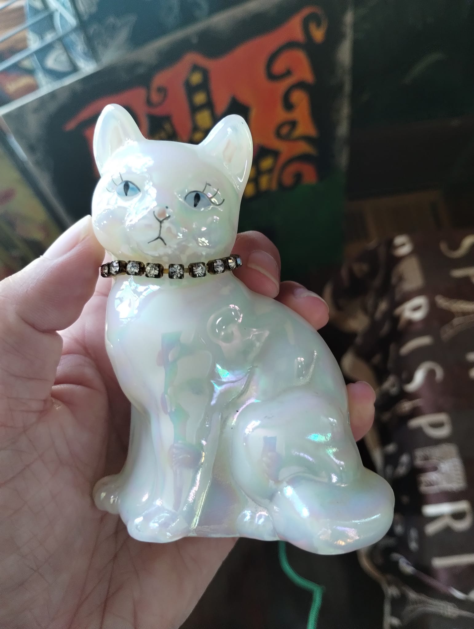 Fenton cat figurine signed by artist and collector