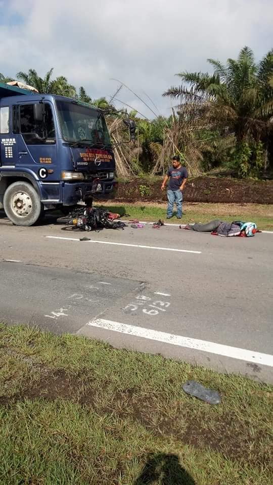 Berita Masakini Kemalangan Motor Dan Lori Di Jalan Parit Facebook