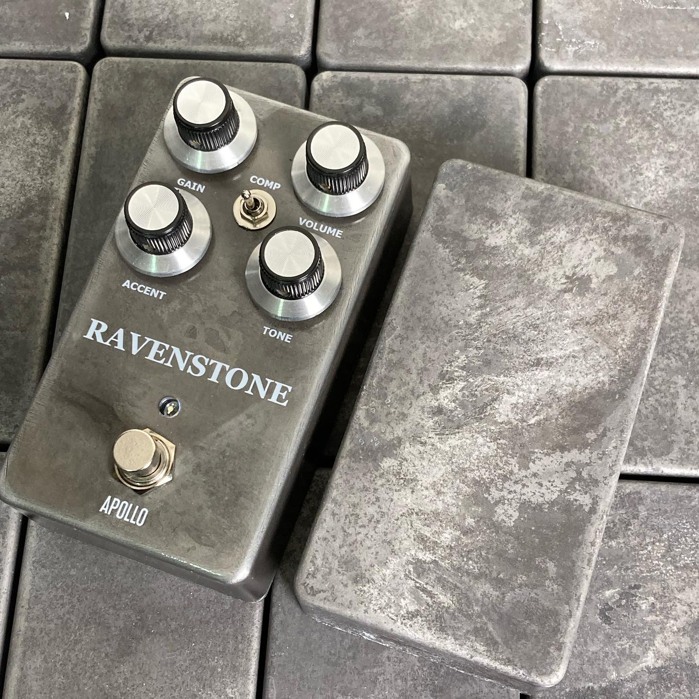 Ravenstone 雷文聲學 - Ravenstone APOLLO V2 Custom Relic... | Facebook