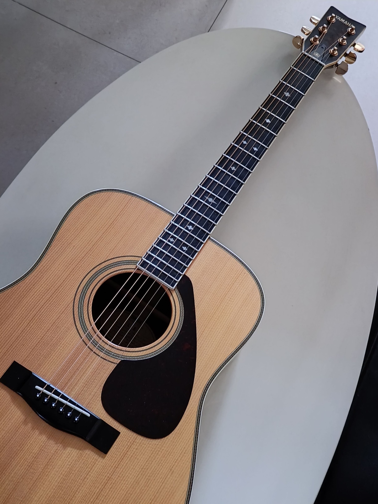 Yamaha L8 Gen 2 acoustic guitar features and sound