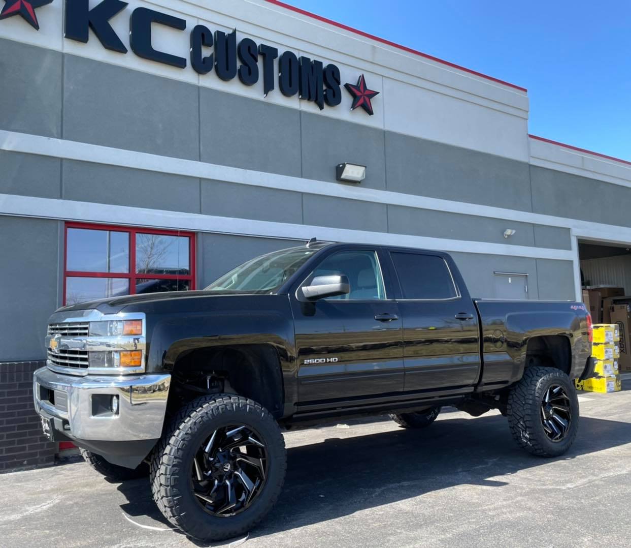 KC Customs - Chevy 2500hd got all jacked up with a 7.5”... | Facebook
