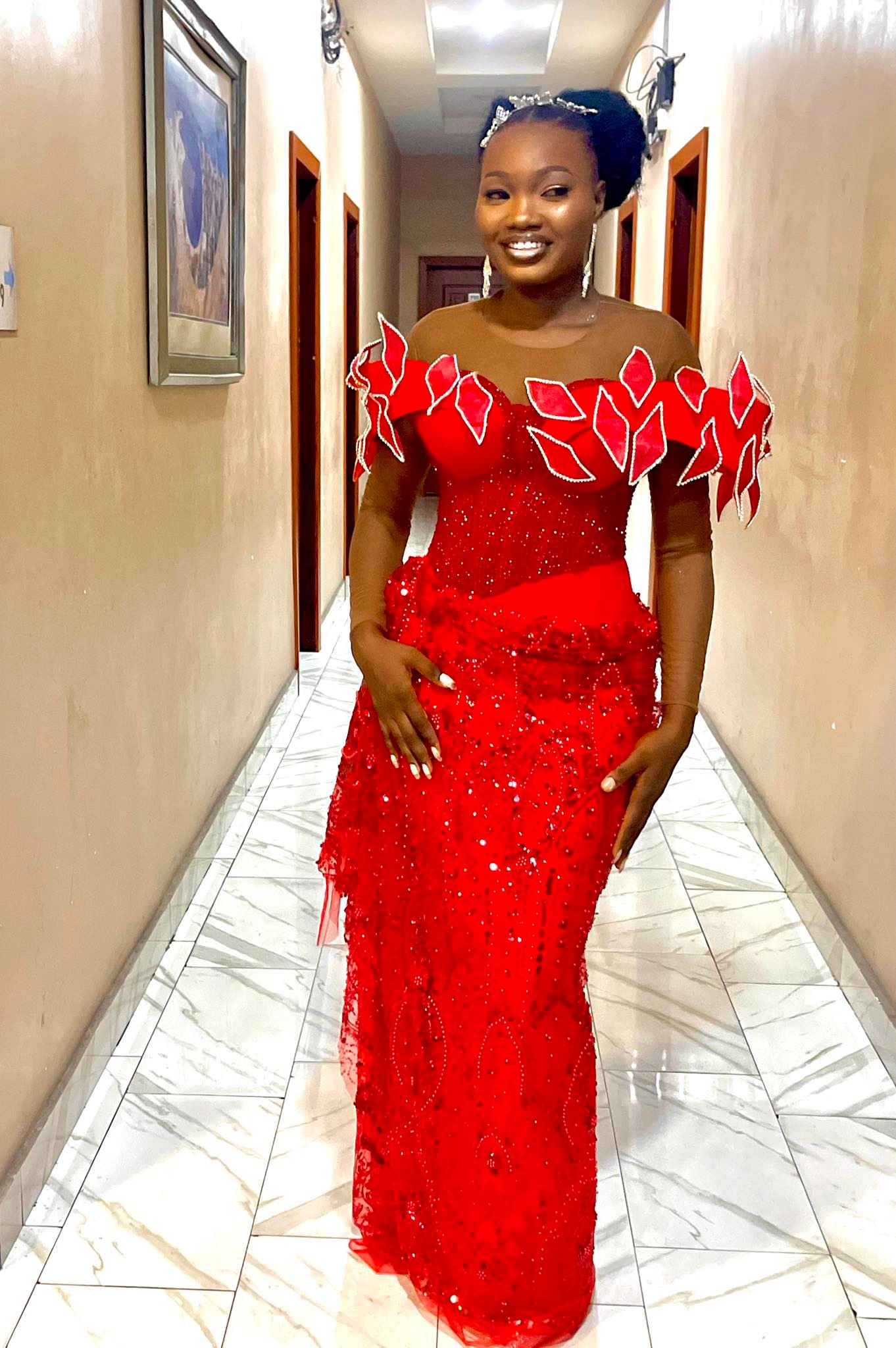 graduation dresses in nigeria About our student outfit,this outfit was fully hand beaded by my student. Graduation outfit can pass for a minimalist bride. Make una use this one hold body for while we await MERMAID-DRESS