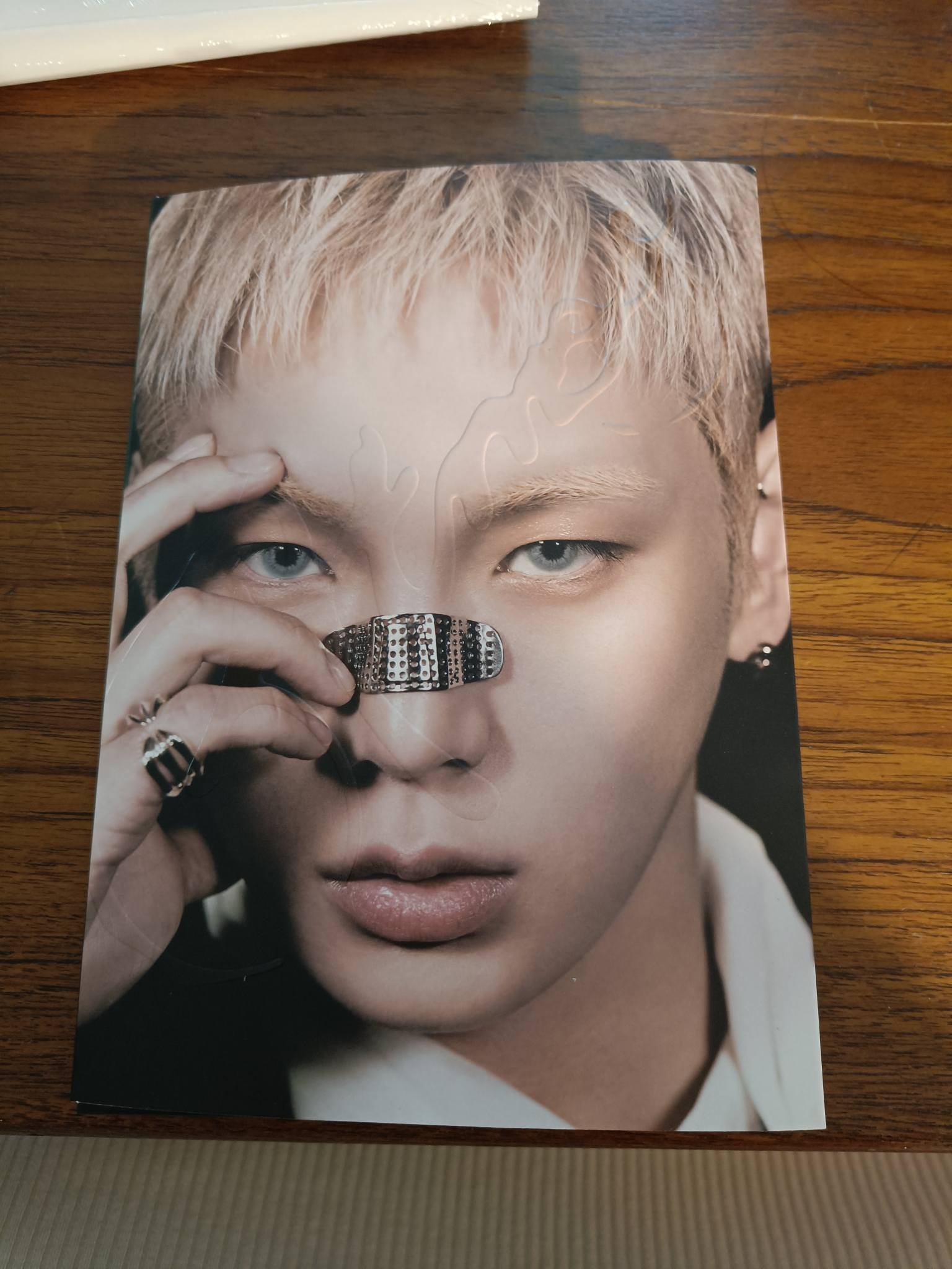 Unboxing SHINee's Atmos album and mini pleasure album with