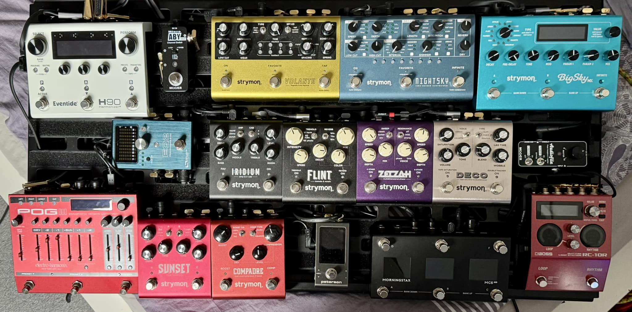 strymon【 side】 Strymon pedalboard setup with stereo effects chain
