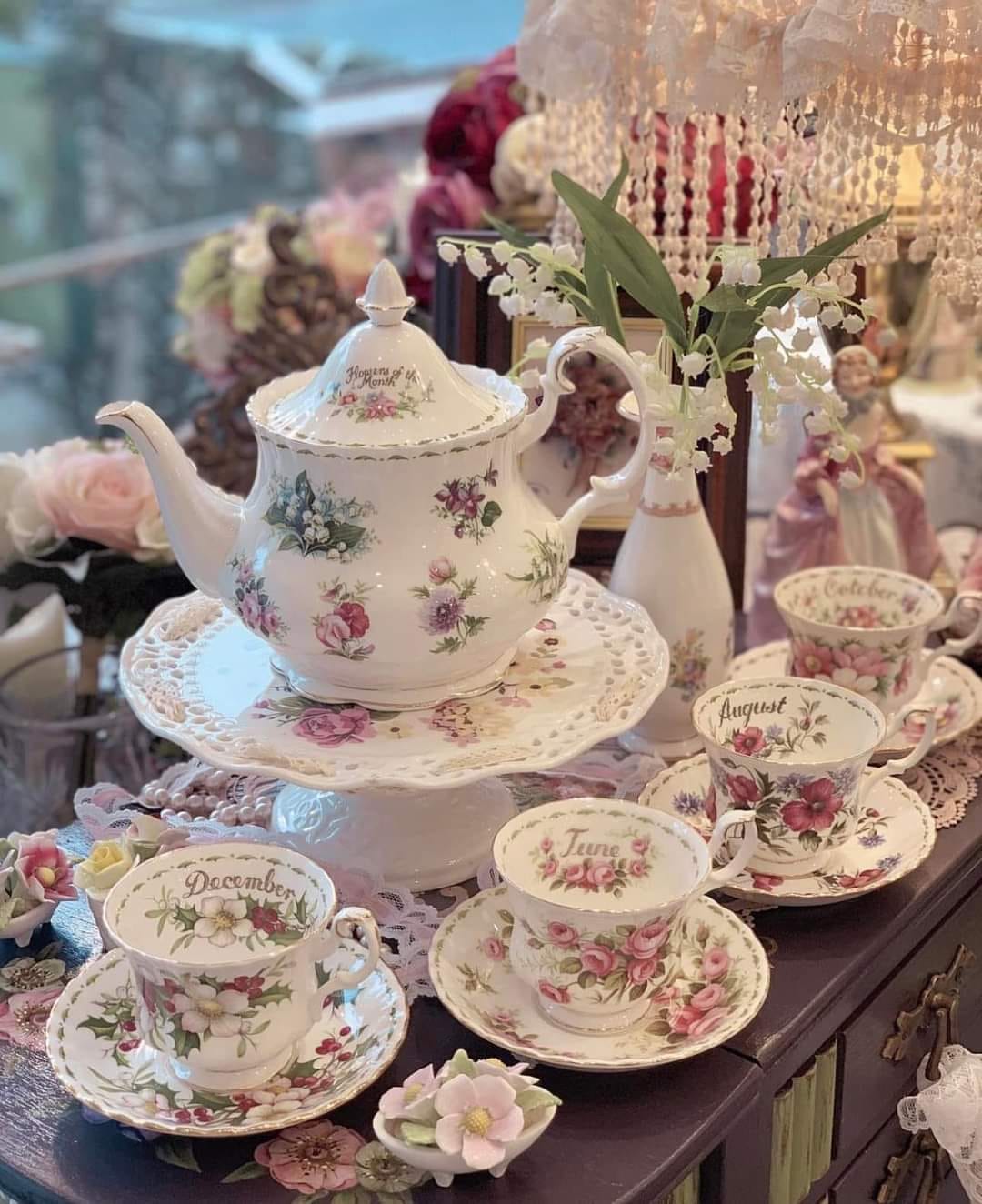 💛NEW ARRIVAL💛 Royal Albert Flower of the Month Series