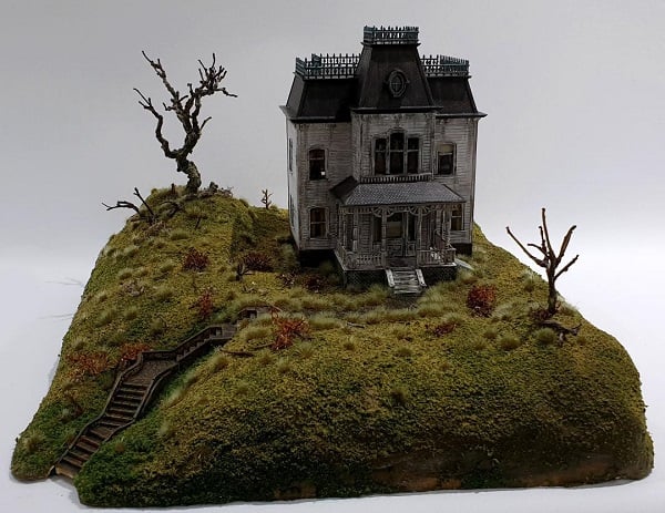 Psycho Bates Mansion Diorama Construction and Details