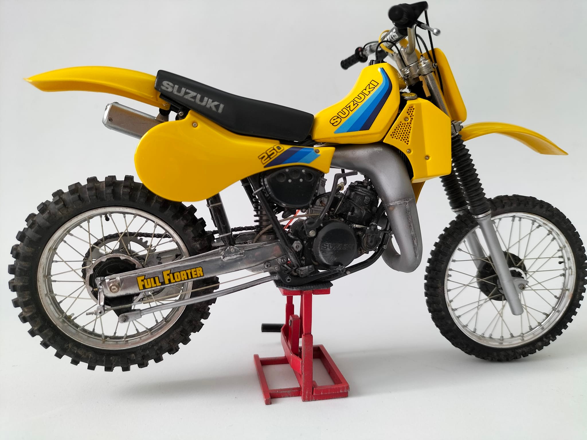 1/12 TAMIYA SUZUKI RM 250 superdetailed