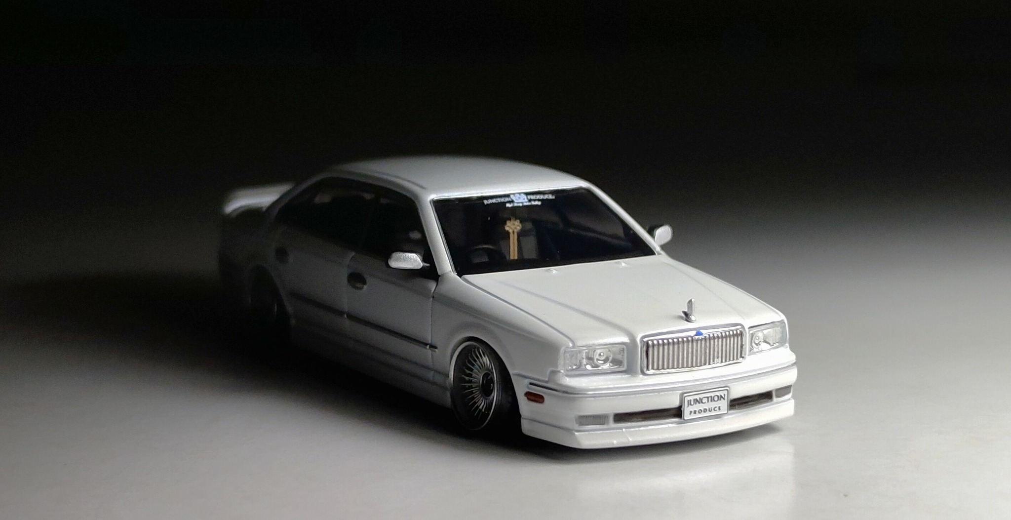 Mk miniatures 1:64 nissan president diecast model details