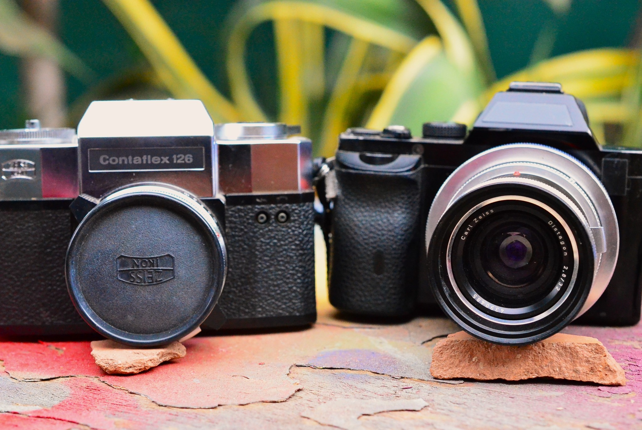 Found a nice 50mm f4 Carl Zeiss Distagon Lens on line - good 