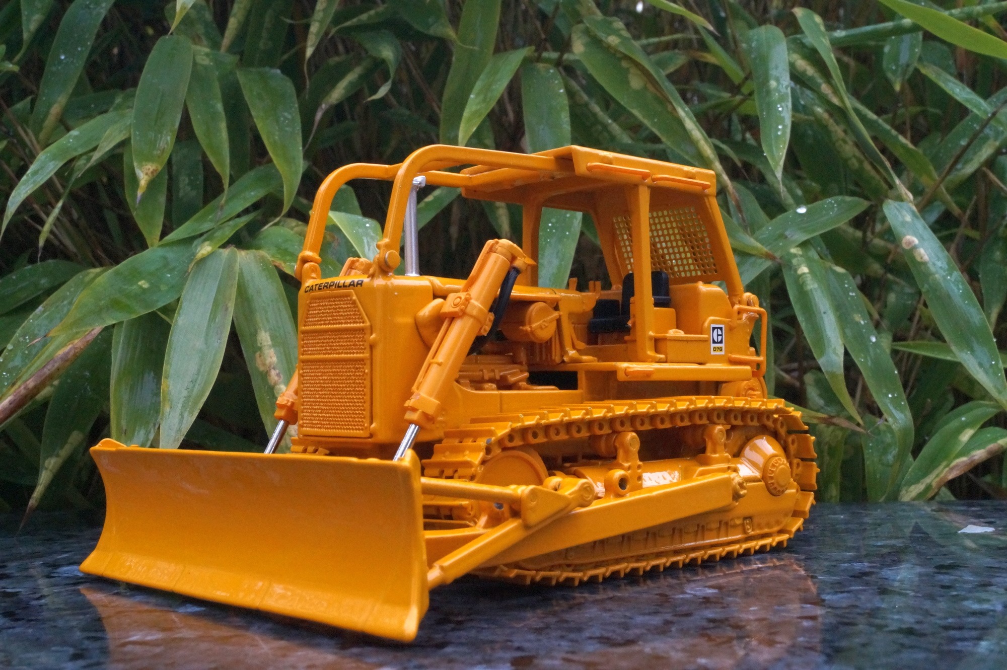 CCM Models scale 1:48 CAT Raupe D7G... - Baggermodelle.com | Facebook
