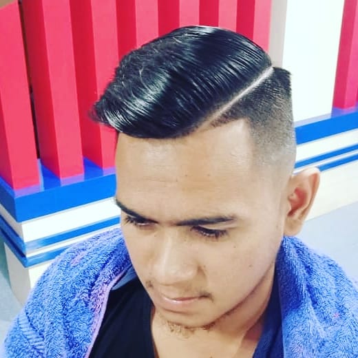 Gaya rambut side part atau yang lebih... - LookUp Barbershop