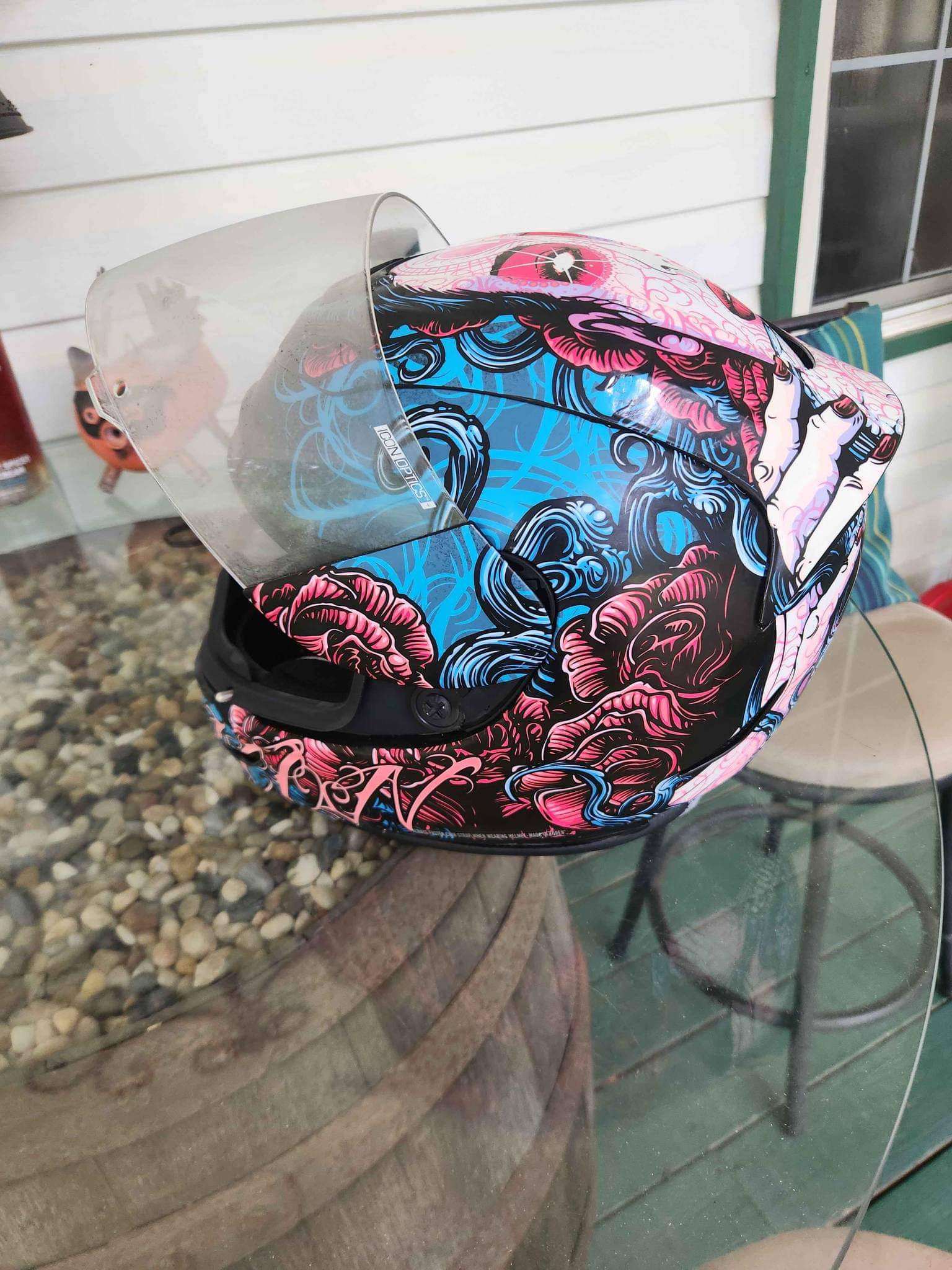 icon airmada sugar womens helmet Airform MIPS Manik'RR Red 2XL Dark Smoke/RST Blue/RST Purple Optics shield with positive lock alongside a Dark Smoke Dropshield Icon Airmada Opacity Helmet
