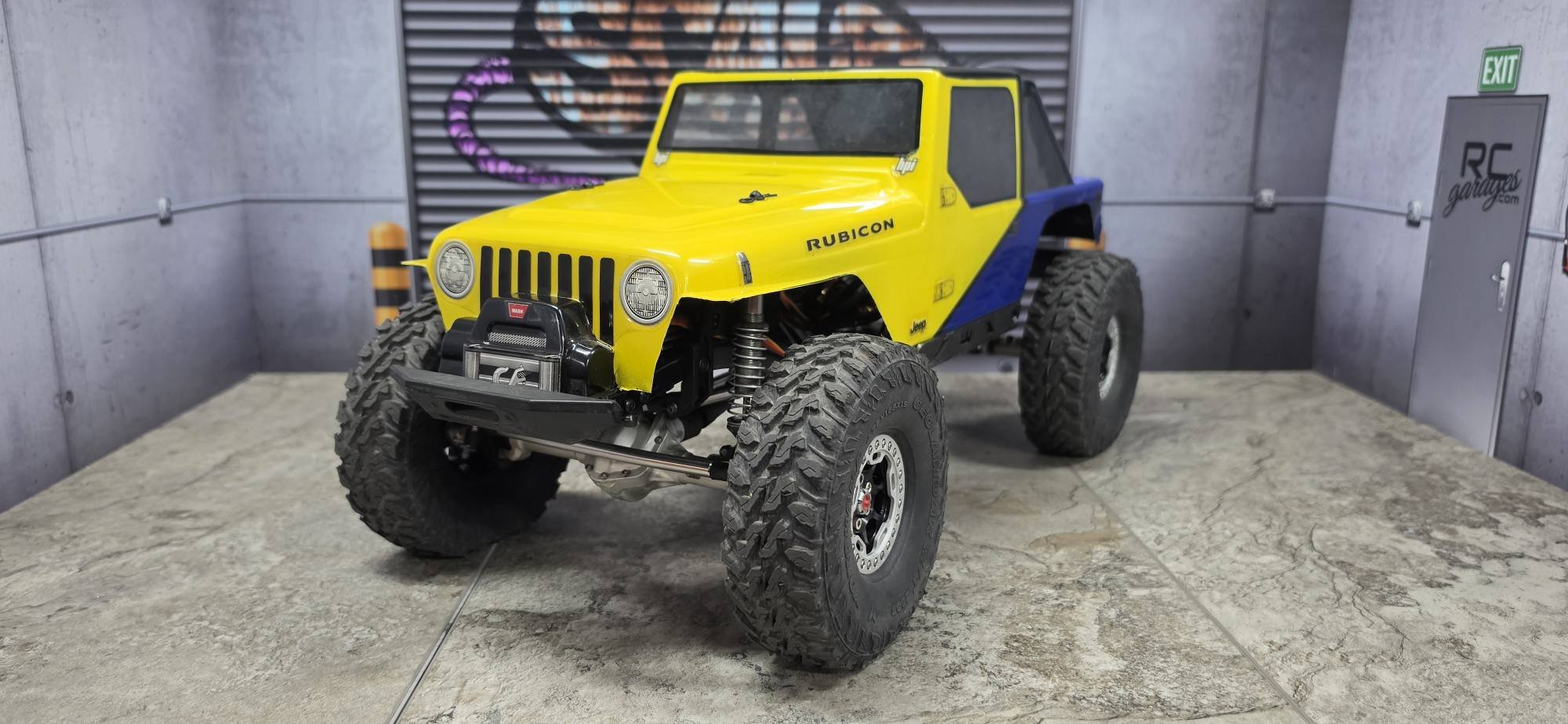 Custom Axial SCX10III CJ-7 build with oldschool look
