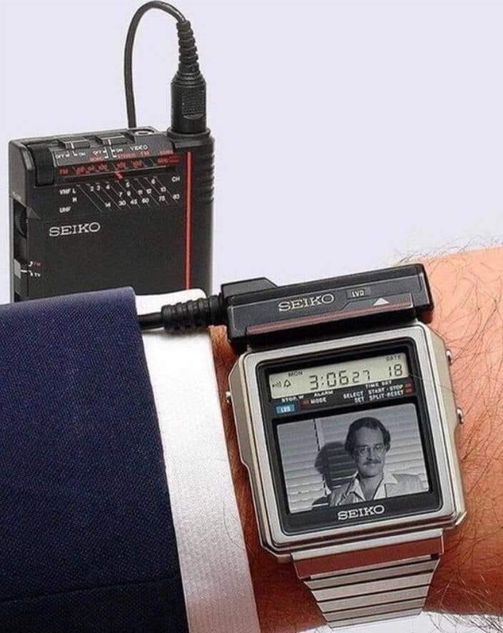 携帯テレビ　10cm×5cm SEIKO LVD212 The Seiko TV Watch, from 1982.