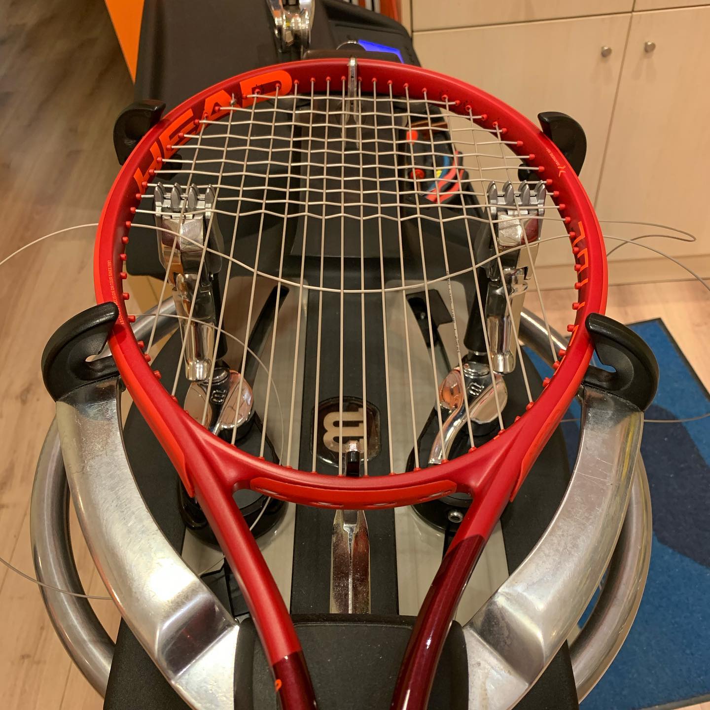 Tennis World - Stringing the new Head Prestige S racket with 
