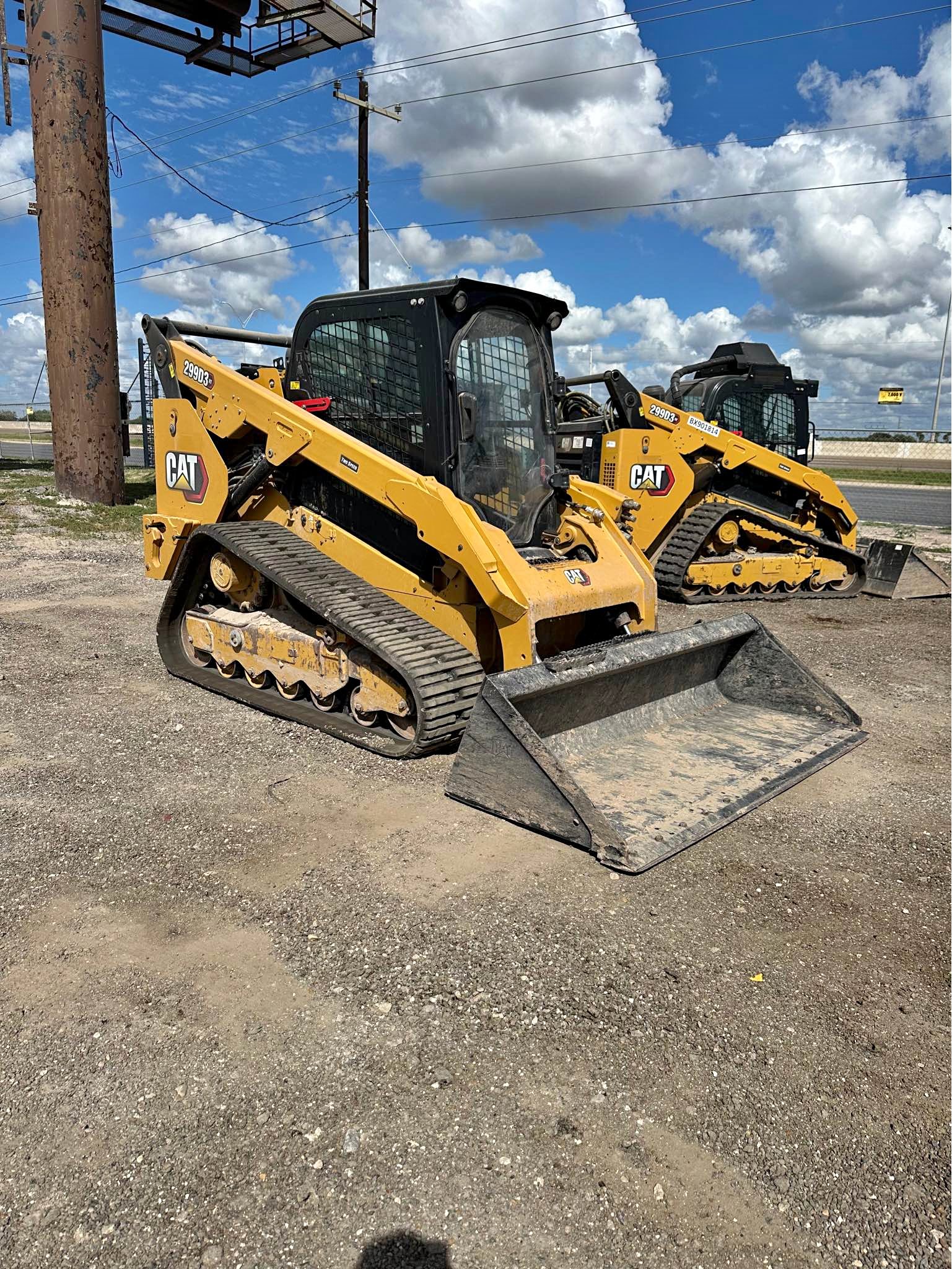 2021 CAT 299d3 xe