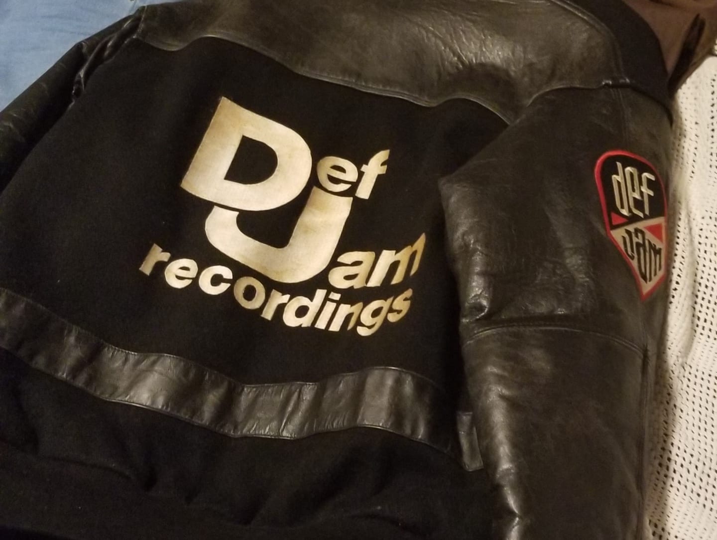 I used to want a Def Jam jacket sooo mf bad. Desperately. ?
