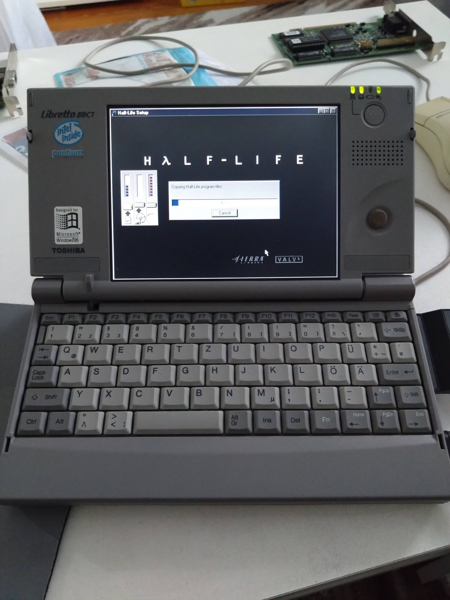 Toshiba Libretto laptop boots up Windows 95