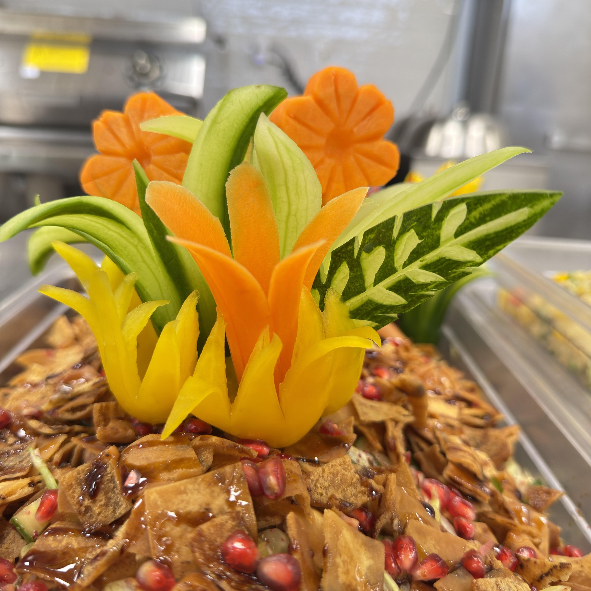 🌶️🌸 Capsicum Garnish Flower 🌸🌶️ Yellow, red & green capsicum ...