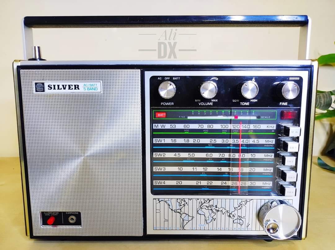 Vintage silver 5s 626 nine transistor radio
