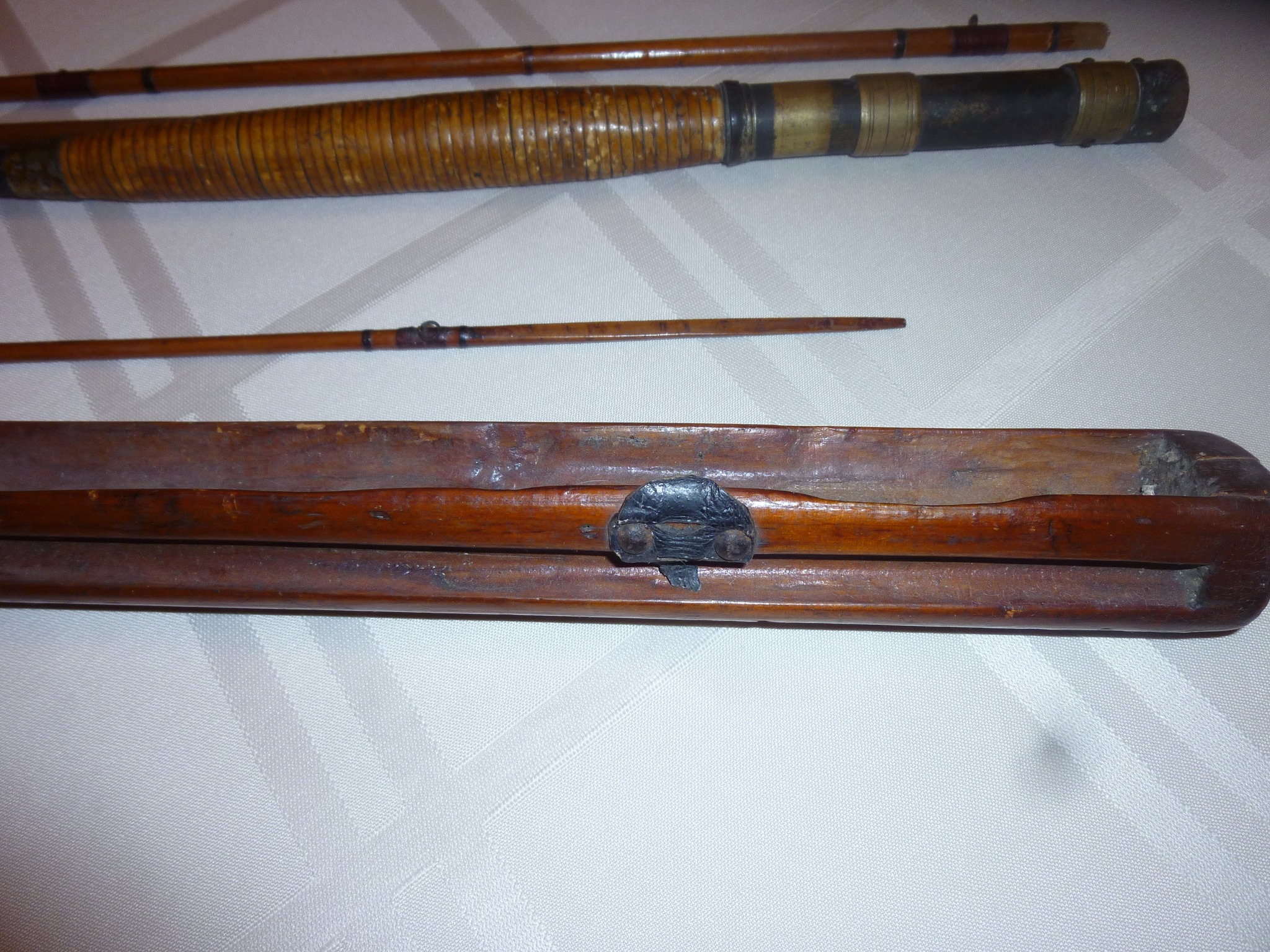 4 pc wooden antique fishing pole with case Vintage Net for decor What is the age of