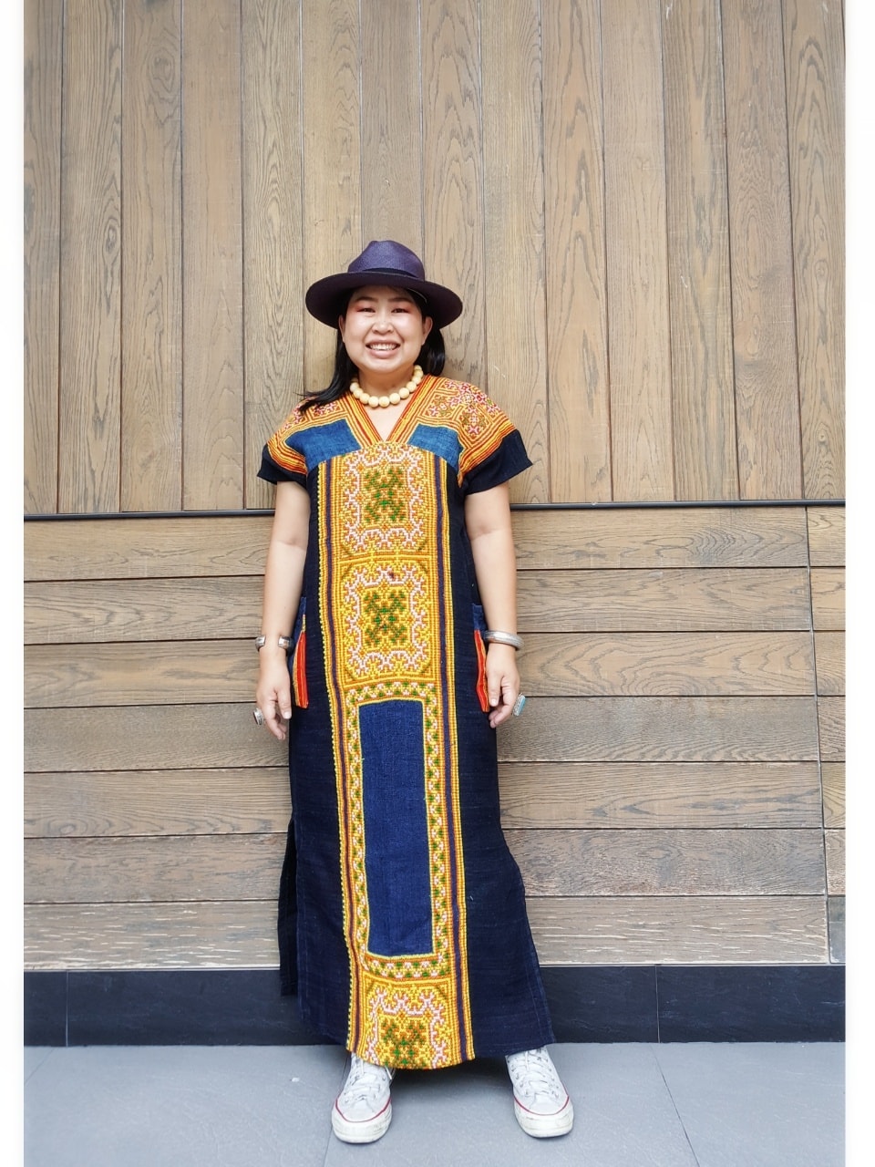 แจ่มๆค่ะ เดรสยาวผ้าใยกัญชงทอมือ ปักมือโทนสีเหลือง สดใส ทรงตัดต่อช่วงอก ...