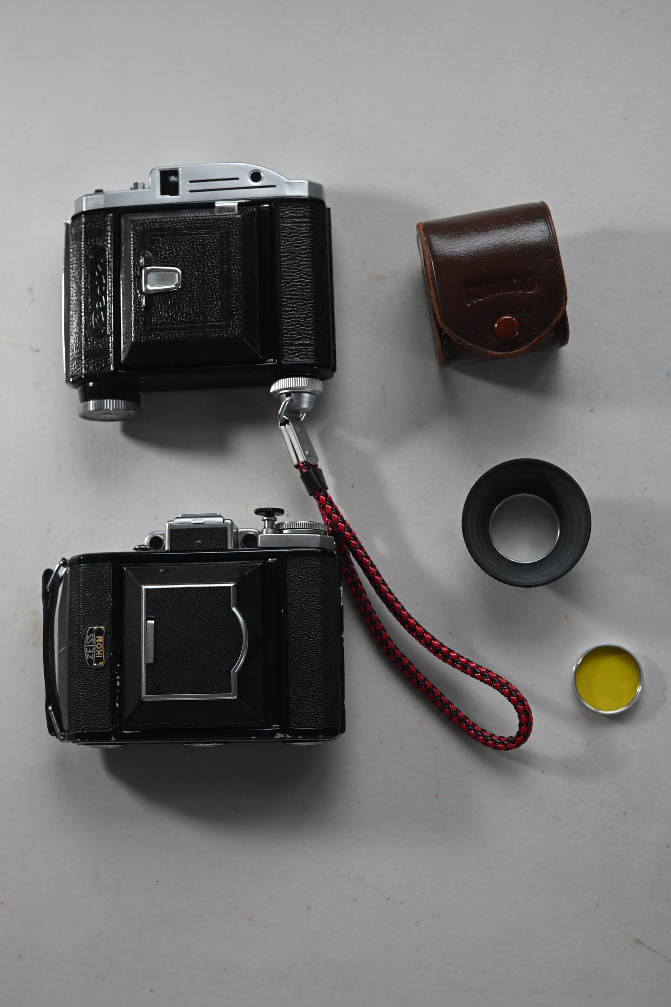 Comparing Zeiss 531 and Konica Pearl III 120 film cameras