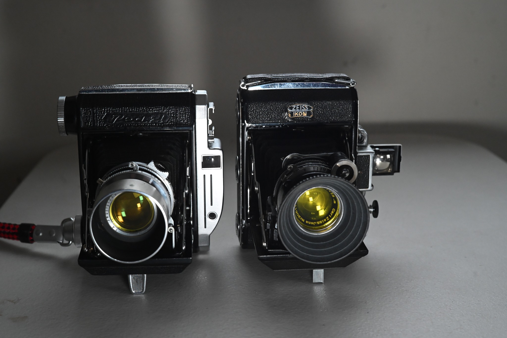 Comparing Zeiss 531 and Konica Pearl III 120 film cameras