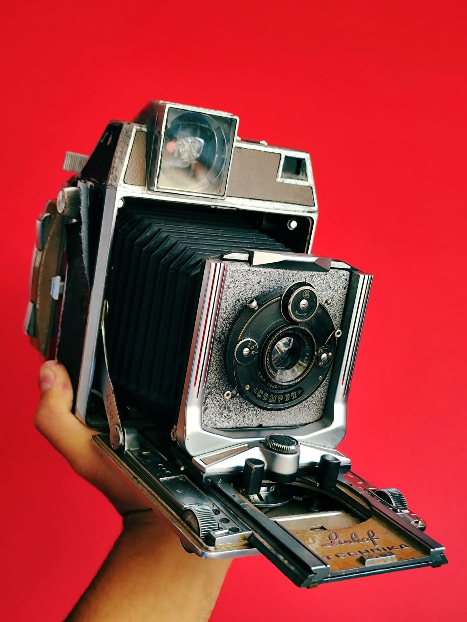 Polaroid back works better than Rolleiback on Linhof